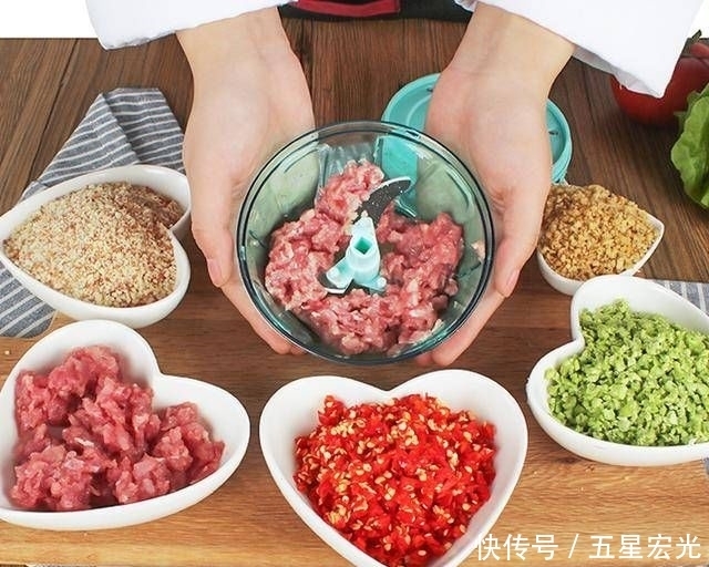  尽量|如果你喜欢在家包饺子，厨房里应该尽量配备这些小厨具，让饺子包得又快又好吃