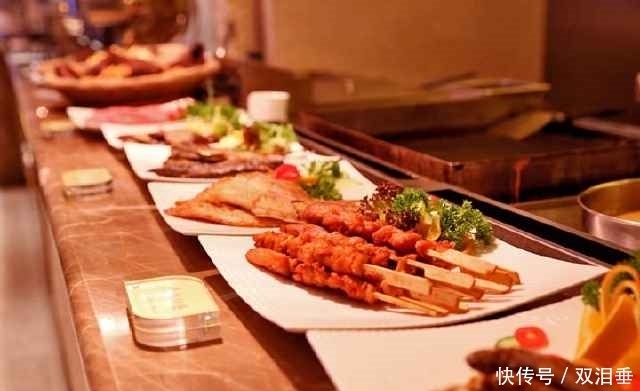 外国人|外国人首次吃中国自助餐,全程只吃一种食物,老板看到笑出猪叫声