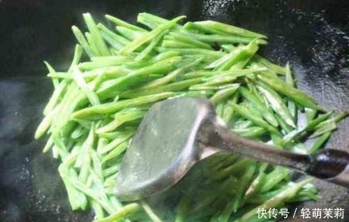  平时|这菜平时比水果都贵，一斤等于20个鸡蛋，20杯牛奶，此时才2块钱