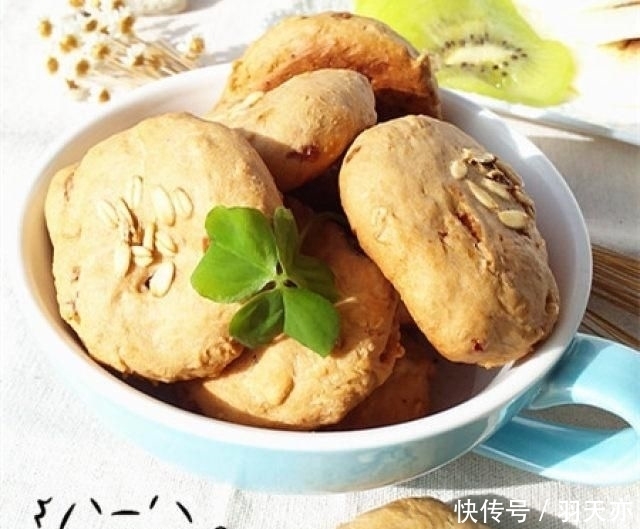燕麦|用燕麦代替三分之一的面粉,用红糖代替糖,这些饼干既低脂又好吃