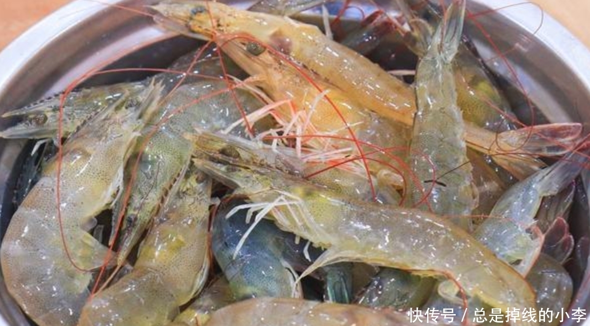  老法子|去虾线，别再用牙签这个老法子了！教你一招，分分钟剥完两斤虾！