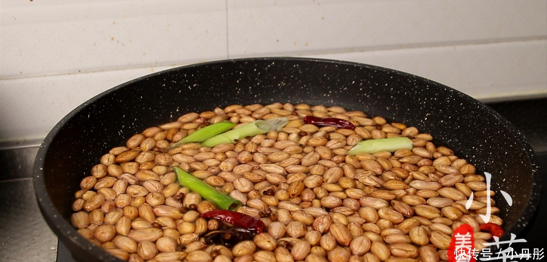 就可以|水煮花生怎么做才好吃,小董教你秘制方法,软糯香,太过瘾了