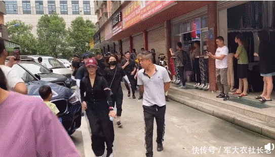  推搡|邓超鹿晗陈赫录综艺，工作人员推搡路人开路，被批扰乱公共秩序