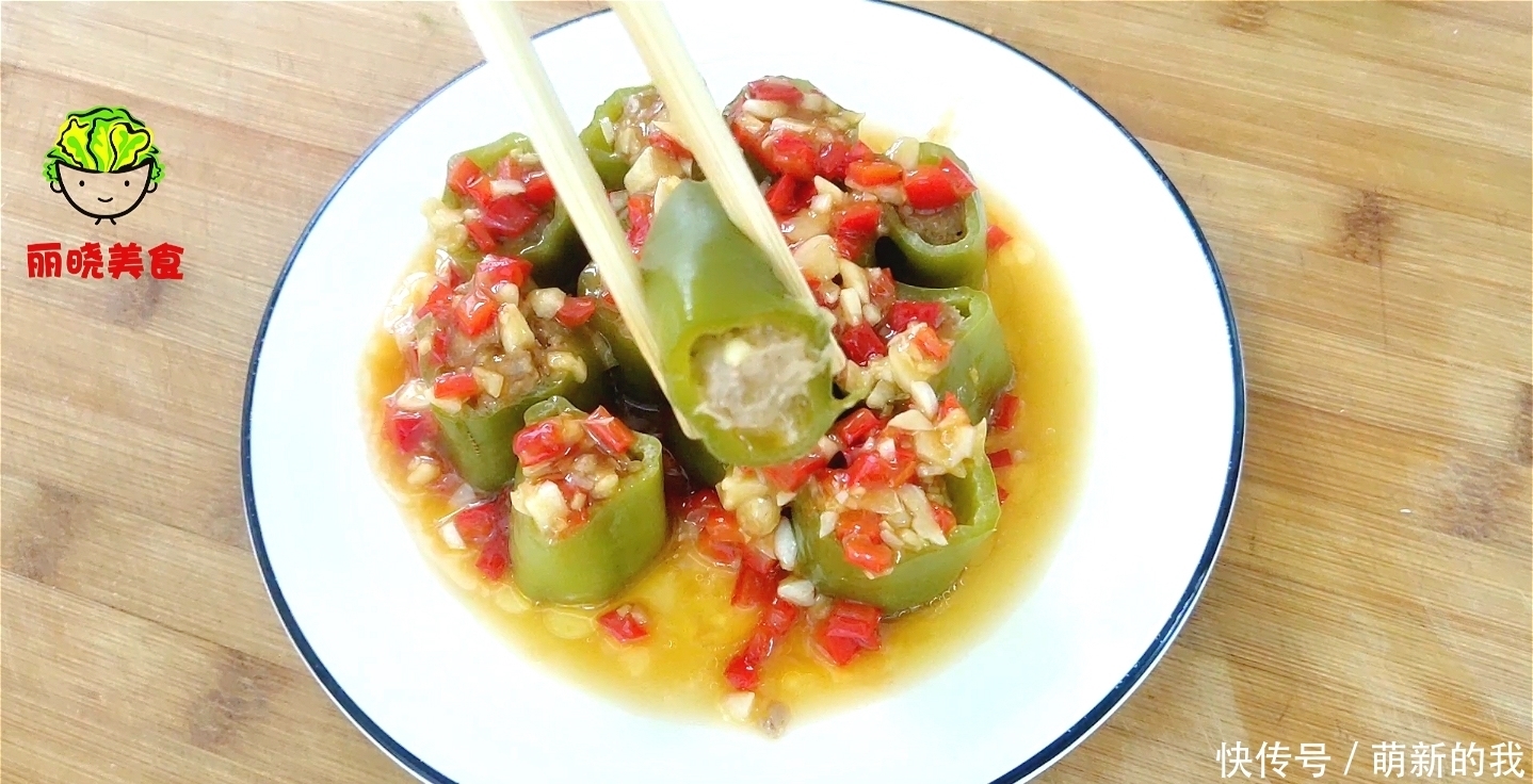 做法|青椒别再炒着吃了,教你好吃做法,不炒也不炸,出锅真的太香了