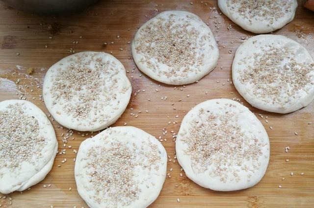 面粉|想吃烧饼不用买,没有烤箱也能做,煎一煎凉了也不发硬