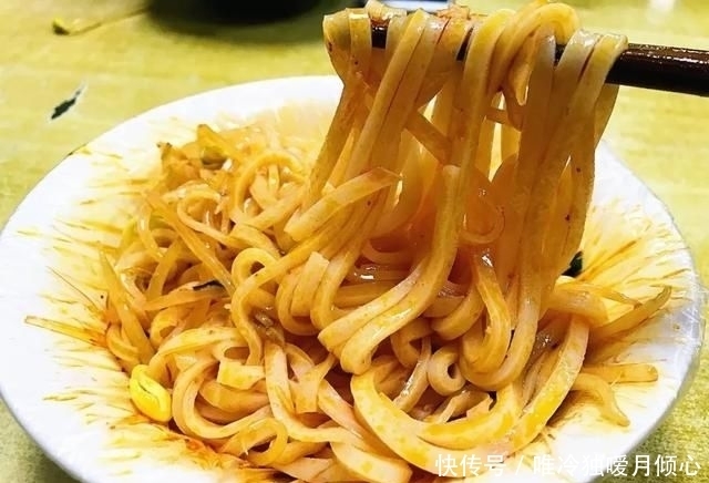 新闻记者|馋到灵魂!陕视新闻记者采访,遭遇最“傲娇”烤肉店老板“狂怼”