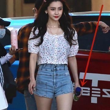 饮料|跑男家族录制时都喝饮料,唯独baby不一样,看清喝的啥太敬业