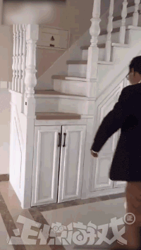 GIF|搞笑GIF：你们三再看啥玩意