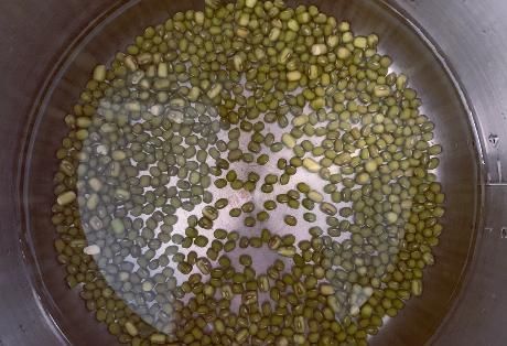  莲子|煮绿豆汤时，绿豆泡水是不对的，教你1招技巧，10分钟绿豆开花