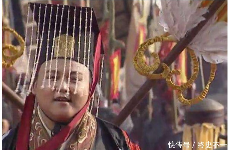 三国|刘禅写了三个字挂在门口被放过,众人不解,司马昭倒过来念