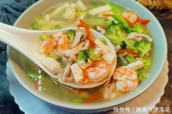 虾仁|女儿常点这道菜,简单烧一烧上桌,食材丰富多样,味道也鲜美