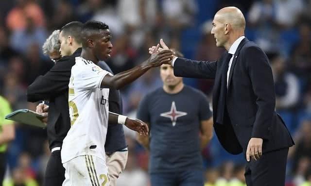  姆巴|皇马20岁天才遭大巴黎挖角！违约金7亿 球迷：拿姆巴佩来换