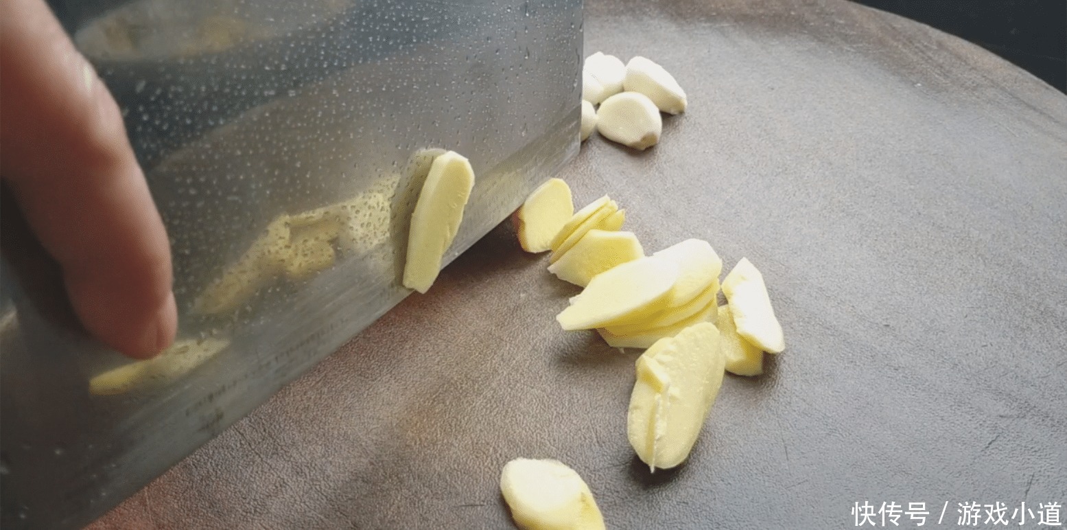 一滴水|3斤草鱼这样做吃着真过瘾,不煎不炸不加一滴水,嫩滑好吃无腥味