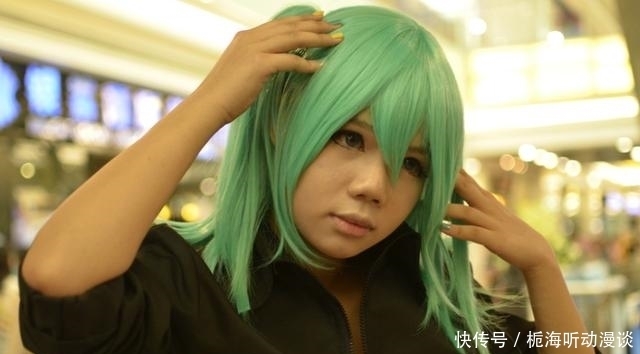  差点|穿COS服炸街会怎样？地铁女孩被骂惨，看到鬼新娘大妈差点被吓哭