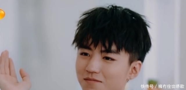 指责|黄晓明当众指责厨师,谁注意到王俊凯的表情,难怪会中途退出节目