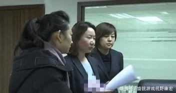 张先生|男子信用卡借1万,还了1万还欠2万8?怒曝光:银行跟抢钱一样!