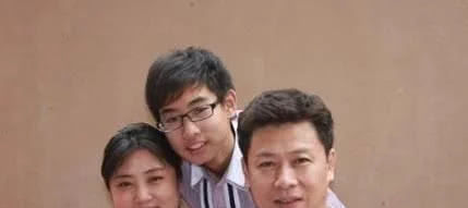 孩子|他出道就是巅峰,曾和原配妻子闹过3次离婚,如今依然相守至今