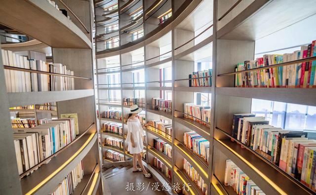  爱上读书馆|三亚，一个去了就不想走的城市4天3晚，带你玩转三亚精华