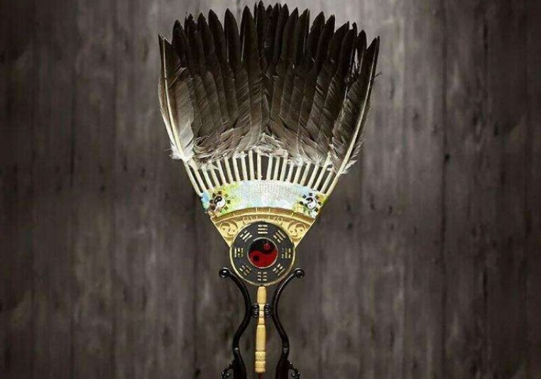  扇子|诸葛亮为何总是拿着一把扇子？这扇子哪来的？为什么说这把扇子暗藏玄机？