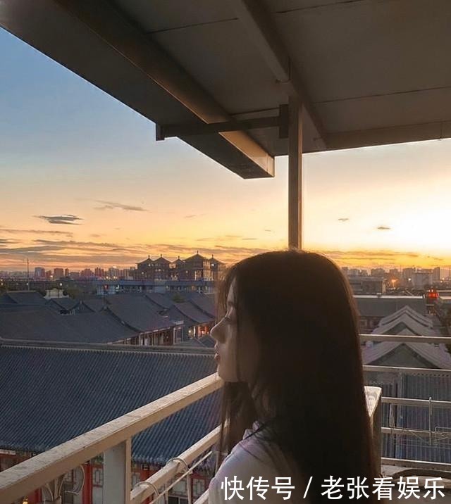  张是单依纯|《好声音》学员单依纯，大量个人私照曝光，和舞台上差距大吗