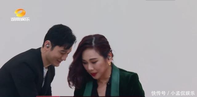  节目|《乘姐》黄晓明用词卑微，黄圣依穿婚纱上台，许飞坐C位却没镜头