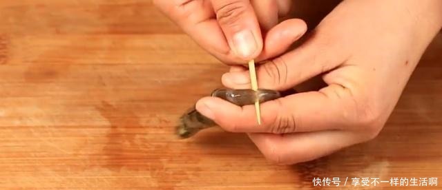 做法|大虾又出新做法,别再红烧了,这么烧好吃!