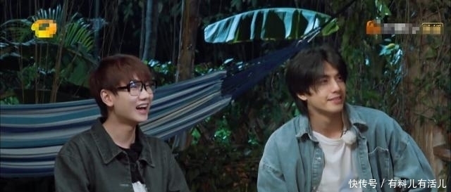  汪苏泷和宋威龙|汪苏泷用前脚告别了《向往》，然后走出蘑菇房，微笑却完全消失了