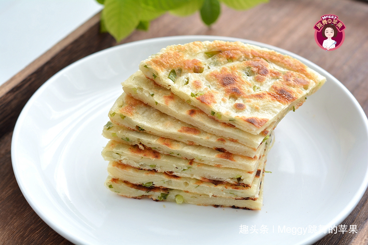 中筋面粉|别争了!外酥里嫩的葱花饼,凉水还是热水揉面跟我学,全会了