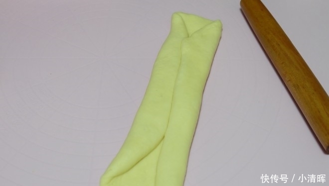  面团|面包别再买了，自己在家做，不用黄油不用高粉，柔软拉丝超好吃！