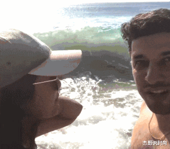 妹子|“妹子,你腰上的纹身真有个性,看得我脸红了”好一个出入平安啊哈哈哈