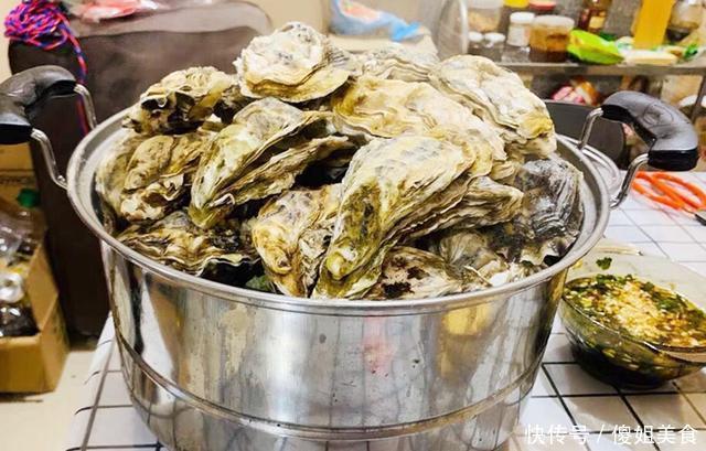煮出|煮生蚝时,万万别直接下锅煮,海边人这样做,煮出的生蚝又鲜又嫩