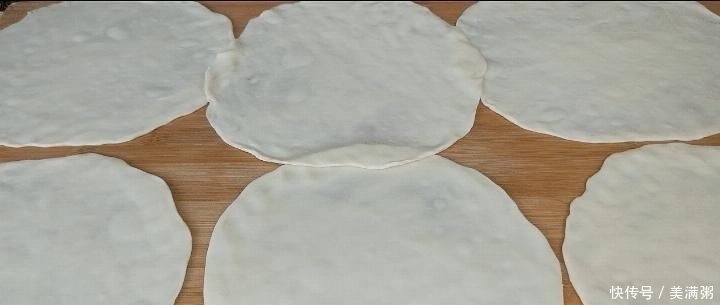 北方人|面粉别蒸馒头了,教你一个新吃法,比油条还香,我家一周吃5次