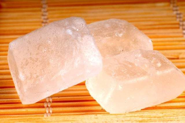 黄色|“冰糖”选白色小块好,还是黄色大块好里边的棉线到底能吃吗