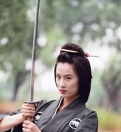 成功|演技被嘲太烂的黄圣依,能凭《乘风破浪的姐姐们》成功翻身吗