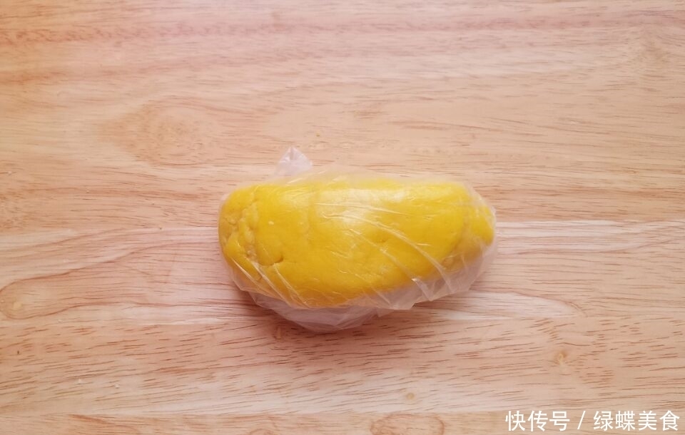  做成|鸡蛋别再炒着吃了，做成小零食，酥香可口，孩子一口气能吃10个