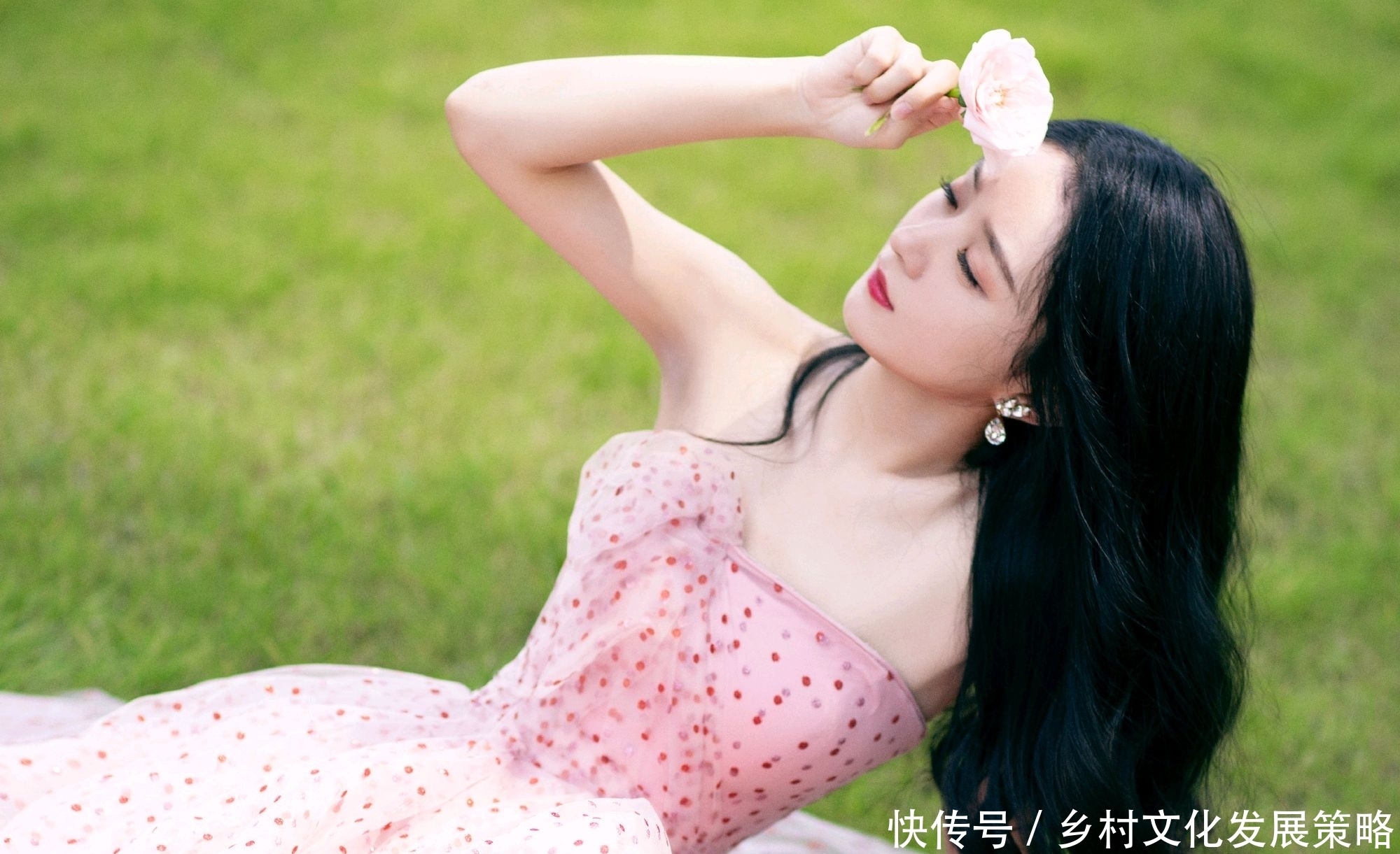 赵丽颖|赵丽颖饭桌上用筷子扒拉盆,是恶意剪辑还是不礼貌看这个细节