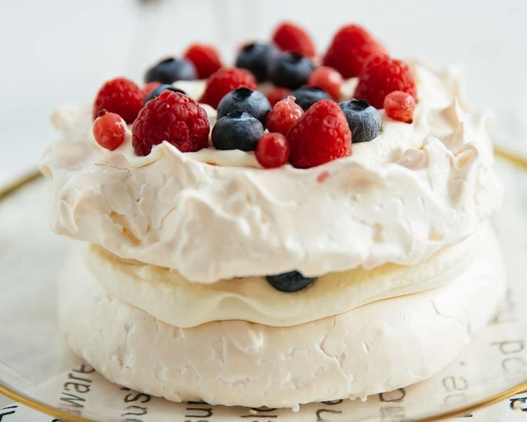  帕夫洛娃|新西兰国宝级甜品—帕夫洛娃蛋糕，口感绝佳的酥奶油蛋糕