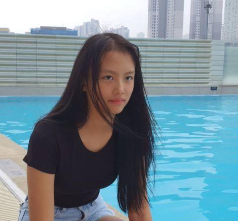 羡慕|李同国大女儿14岁的完美型美貌！个高腿长太让人羡慕了～