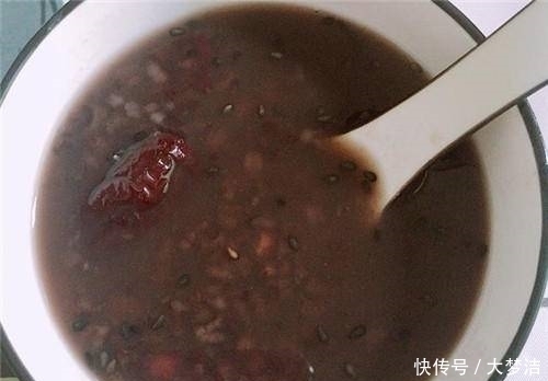 红豆黑米粥|它是“穷人的燕窝”,坚持每周食一碗,皮肤水嫩发光,面膜钱省了