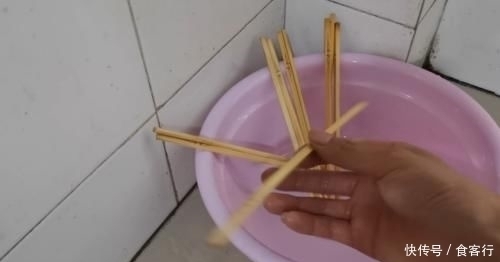 细菌|用半个月的筷子就会产生大量细菌，教你正确清洗筷子方法，学学吧