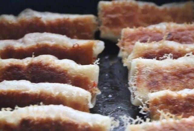 皮包|糯米这样做太好吃了,用饺子皮包起来,酥脆又软糯,总也吃不够