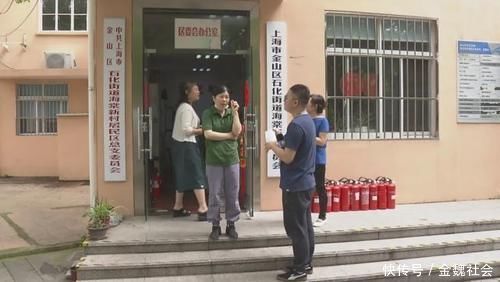 楼下住户|楼下住户安装了个摄像头，楼上的不乐意了，原因竟是……