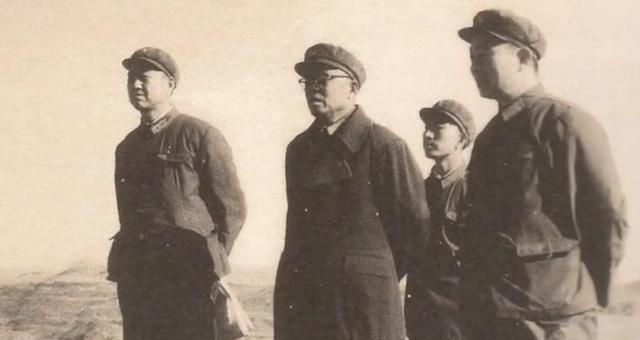 上级|在东北战场，敢与敌人一打一作战，也就只有他了，上级对他很担心