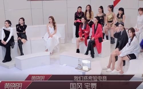  状态|伊能静跟蓝盈莹组队呈现崩溃状态，气到踢墙又哭了，心疼张含韵