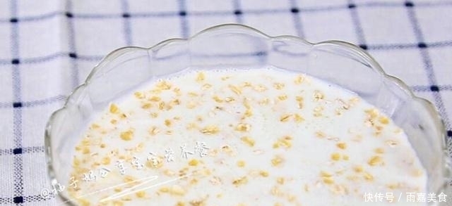 燕麦中|营养早餐这么做,无油无糖超简单,闺女闻着香气起床,一碗不够吃