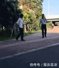 汉堡|搞笑GIF:精致女孩是这样吃汉堡的?