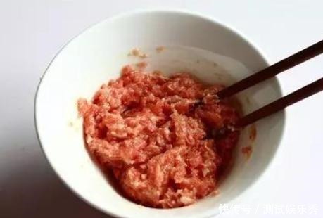 适合|珍珠丸子家常做法,一拌一裹一蒸,清淡健康还营养,适合干燥季节