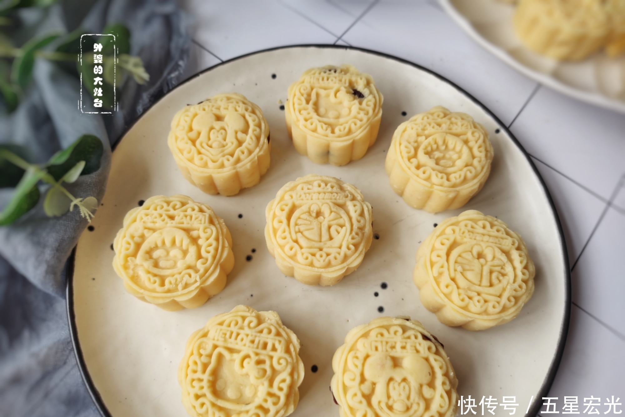 绿豆糕|入秋了,这美食抓紧吃,我家每年做上百个,香甜软糯,比糍粑好吃