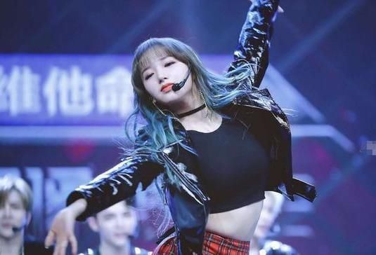 跳舞|程潇当导师教学员跳舞,完了,她跳得比学员好而且还比学员帅