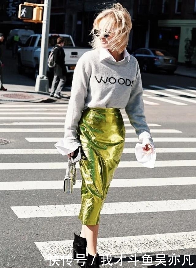 卫衣|卫衣+半裙=早秋最火混搭套路,时髦炸了